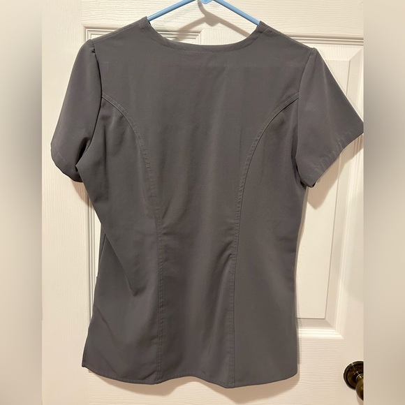 White cross Fit 2 pockets scrub top in gray - Picture 2 of 2
